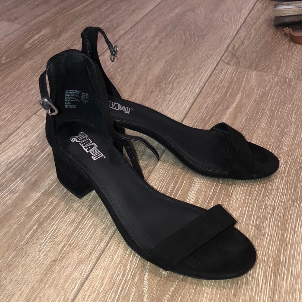 Sandal with 1.5 inch heel